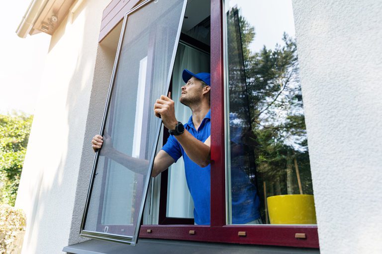 Finger verkrampfen plötzlich – Ursachen und schnelle Hilfe - Senioren