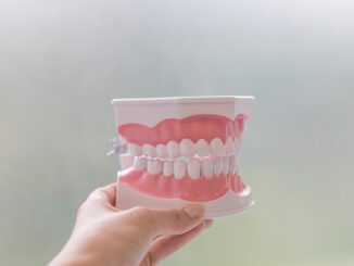 Wie lange dauert es, bis man sich an eine Zahnprothese gewöhnt?
